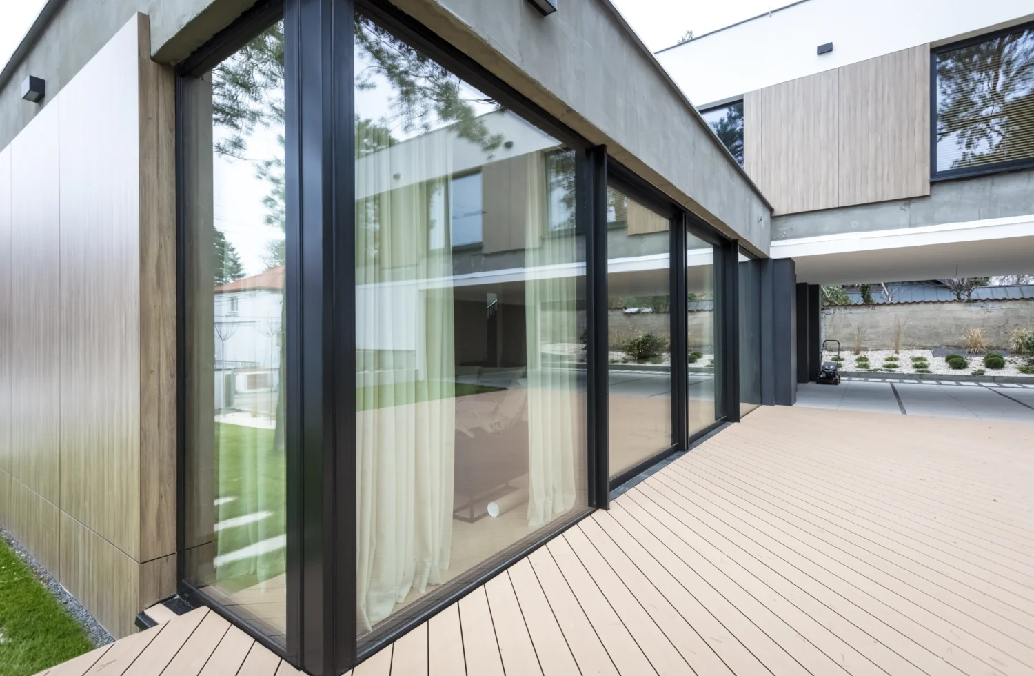 Elegantes Schlafzimmerdesign Außenansicht mit Vorhäng