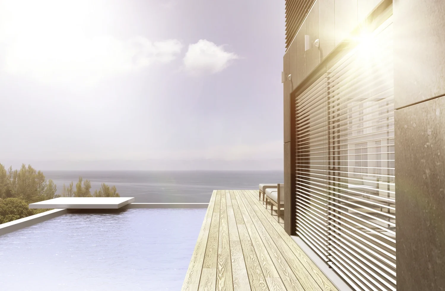 Moderne Terrasse mit Pool und Meerblick bei Sonnenschein