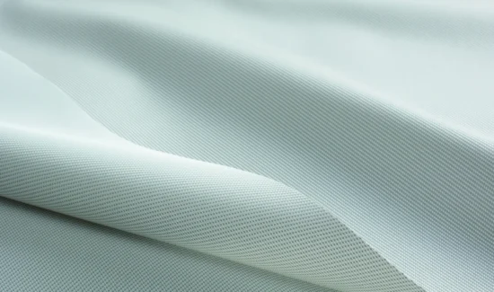 Nahaufnahme eines weißen strukturierten Stoffes