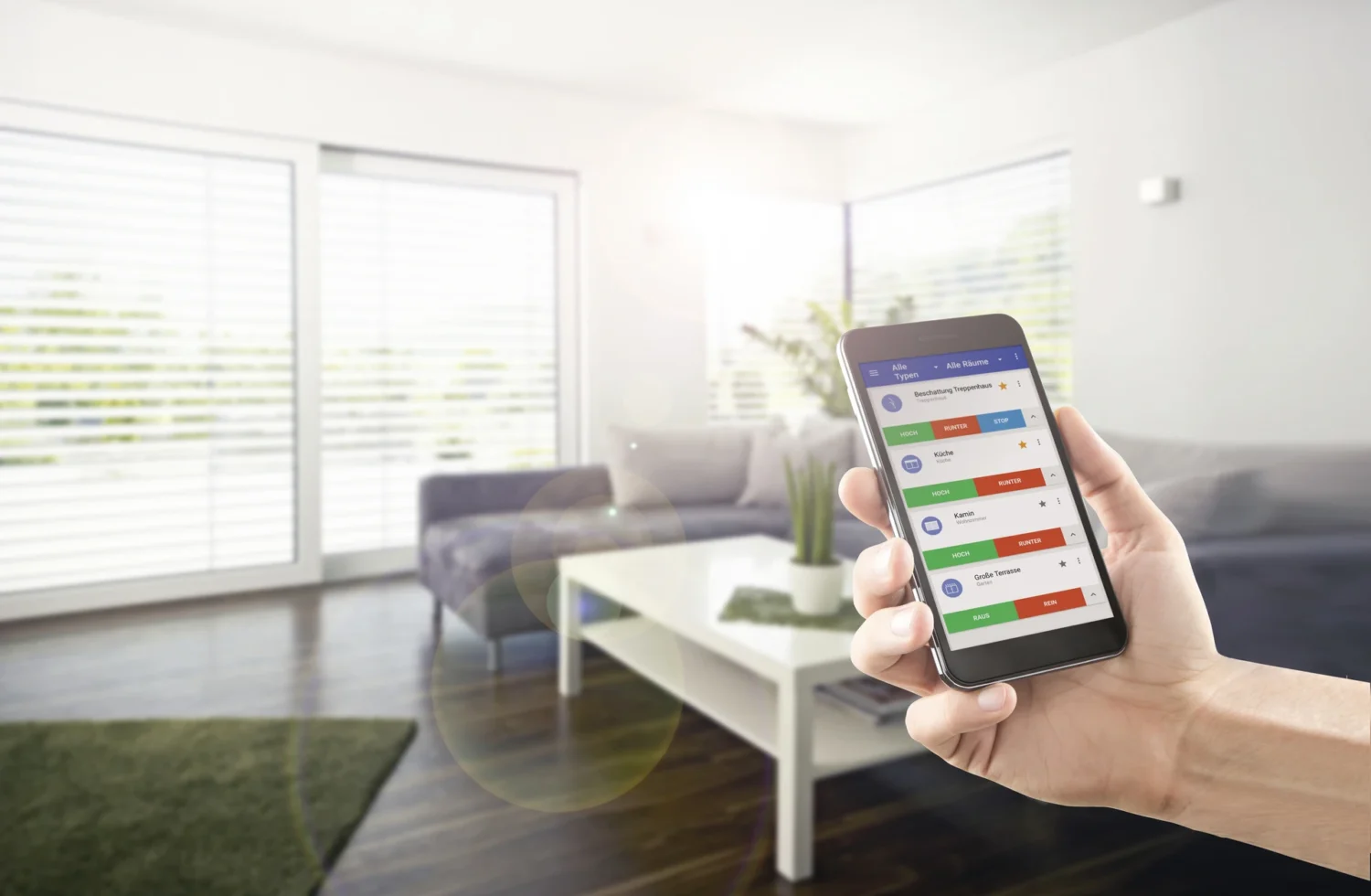 Smartphone-Steuerung für Smart Home im modernen Wohnzimmer